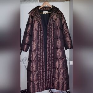 Bill Blass vintage down coat bronze size 8 clasp close